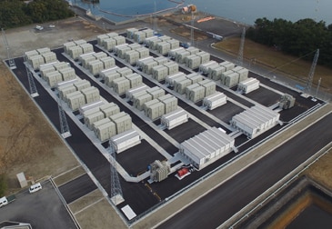 Große Energiespeichersysteme im Elektrizitätswerk von Kyushu Electric Power in Buzen